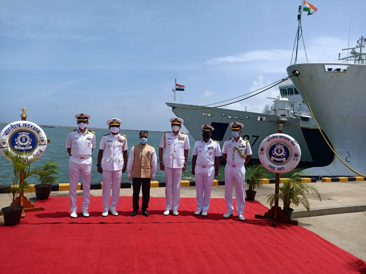 Commander of the Navy appreciates contribution of Indian Coast Guard ICGS Samudra Prahari Vajra and Vaibhav