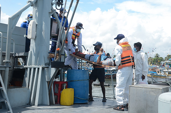 Navy brings ashore a fisherman injured at high seas for treatment