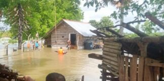 Navy rescued flood victims Sri Lanka