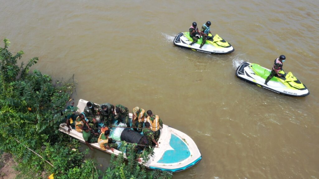 Special Waterborne Operations Squadron conducts first operation in Muthurajawela area using Jet Ski boats. 26 barrels of illicit liquor Kasippu and Goda recovered