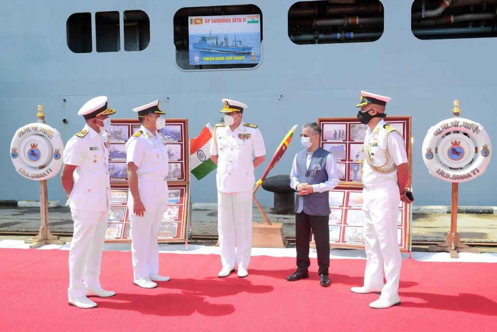 Commander of the Navy visiting INS Shakti and SLNS Shakthi appreciates their role