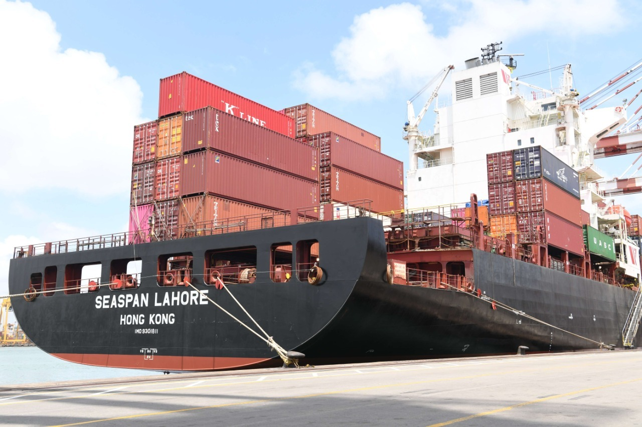 Freight container transportation charges reduced