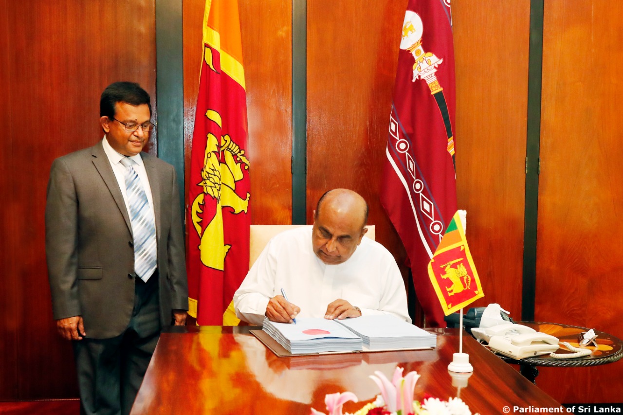 Speaker endorses the certificate on the Securities and Exchange Commission of Sri Lanka Bill
