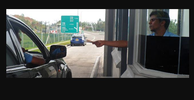 Drivers can pay by scanning the QR code through LANKAQR using highways / expressways