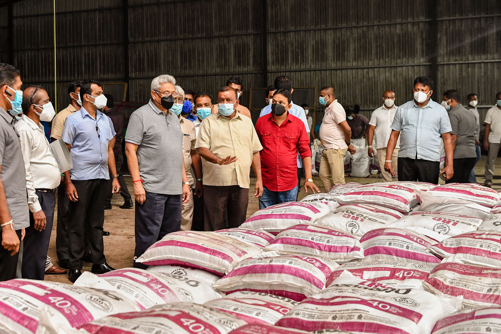 President inspects Organic Fertilizer Packaging Centres at Anuradhapura