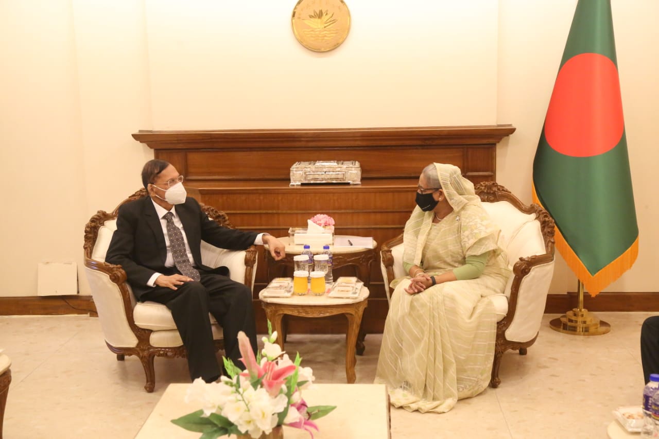 Foreign Minister G. L. Peiris calls on Prime Minister of Bangladesh