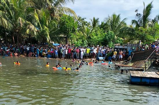 6 dead after a raft transporting them capsized in Trincomalee