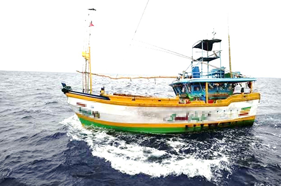Navy apprehends 22 Indian fishermen poaching in northern waters
