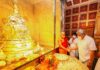 President pays homage to the Sacred Tooth Relic and obtains blessings