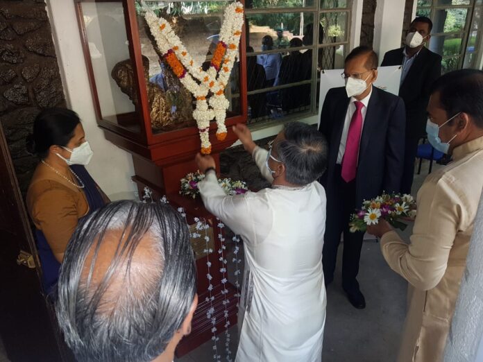 Bust of Nobel Laureate Gurudev Rabindranath unveiled at Sri Palee Campus of the University of Colombo