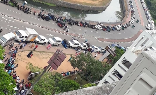 Another man collapses & dies near a petrol queue in Meerigama