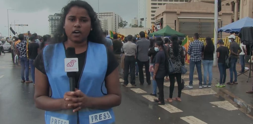 Sri Lanka Press Institute Provides Safety Vests for Journalists