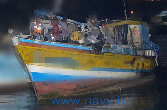 35 persons attempting to illegally migrate held by Navy