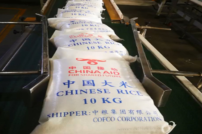 The Chinese Embassy in Colombo today announced that 1,000 metric tons (100,000 packs) of rice donated by the Chinese to Sri Lankan students