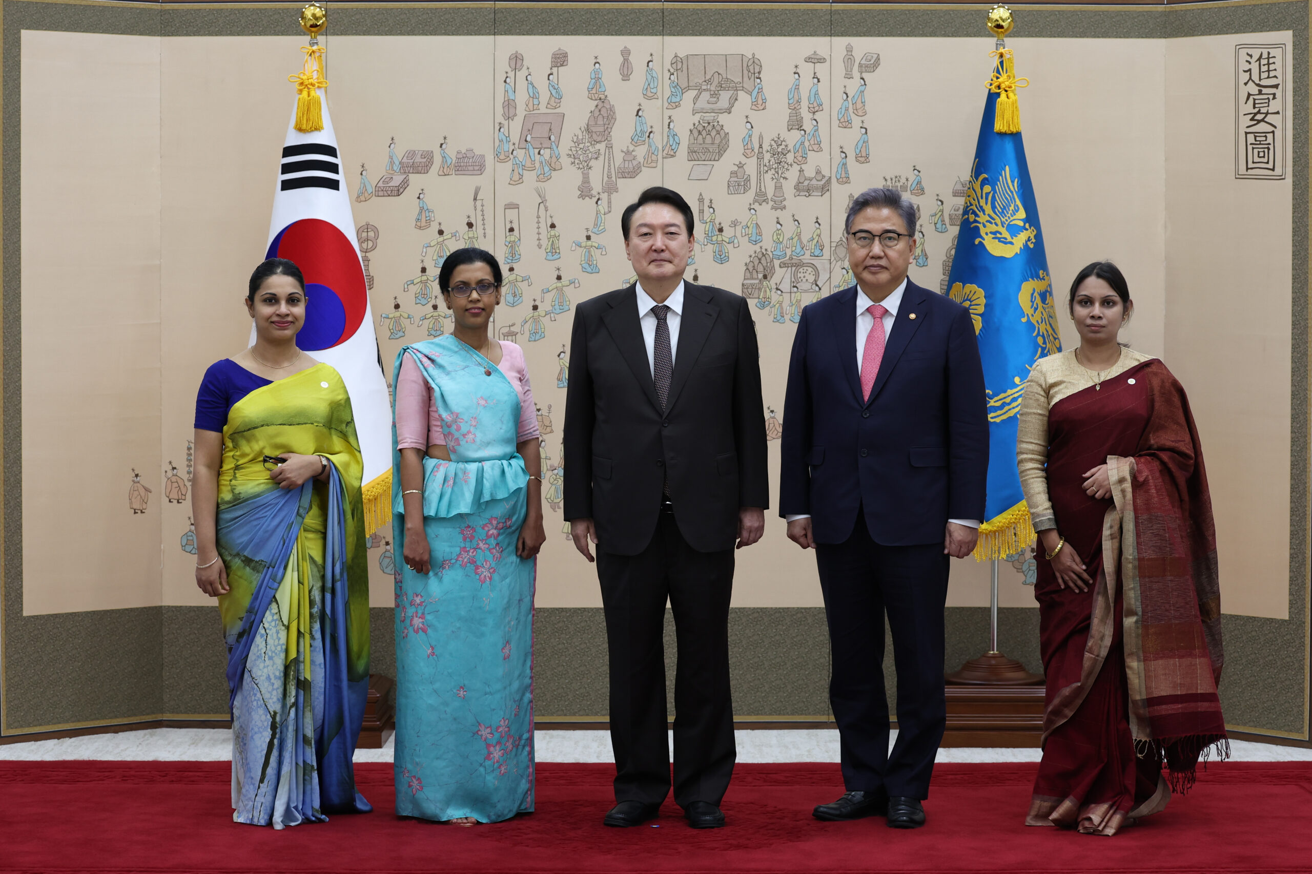 Ambassador Savitri Panabokke presents credentials to President of the Republic of Korea