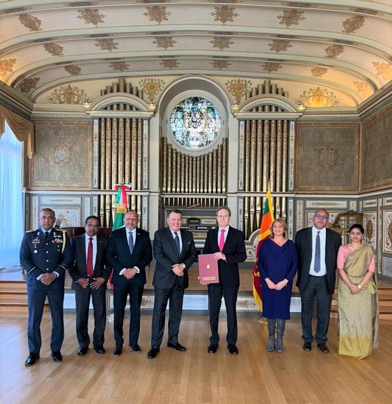 Ambassador Mahinda Samarasinghe presents copies of his letter of credence as the Ambassador of Sri Lanka to Mexico