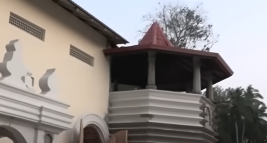 Paththirippuwa Building of Kurunegala Pothuhera demolished
