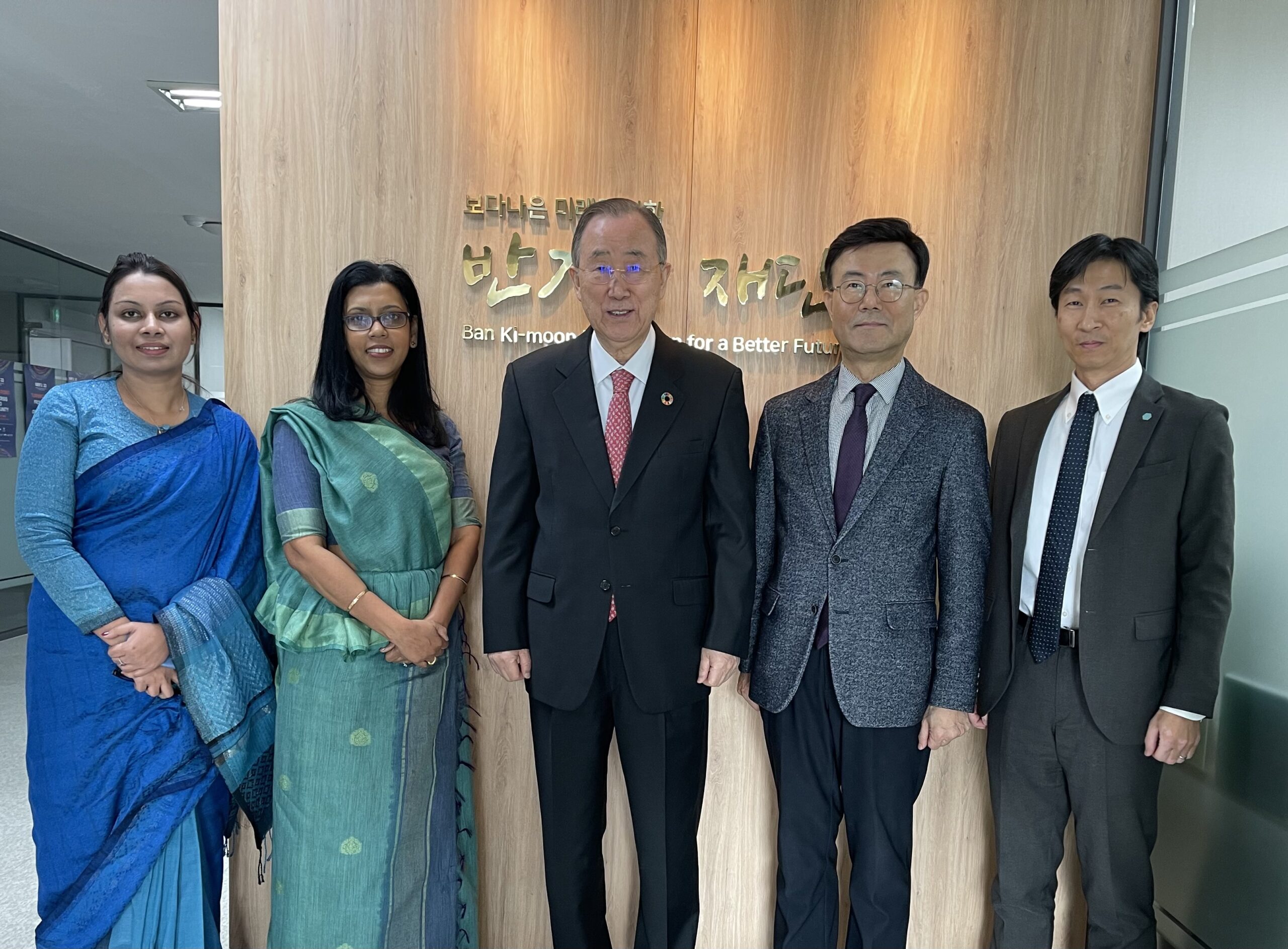 Ban ki-Moon, former UN Secretary General and Chair of the Global Green Growth Institute discusses cooperation with Sri Lanka’s Ambassador to Korea