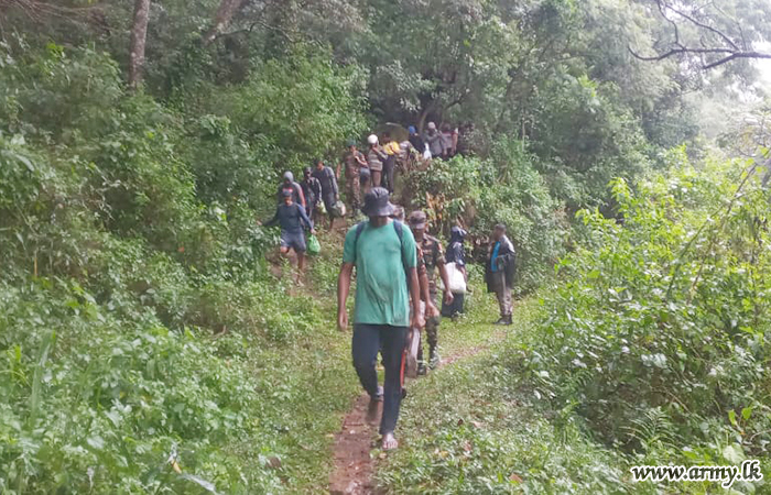 Army Troops Rescue 33 Local Tourists Held up atop Garandiaella Hills