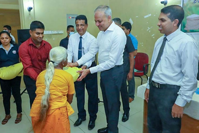 Free rice distribution program to 2.9 million low-income families initiated from Colombo District