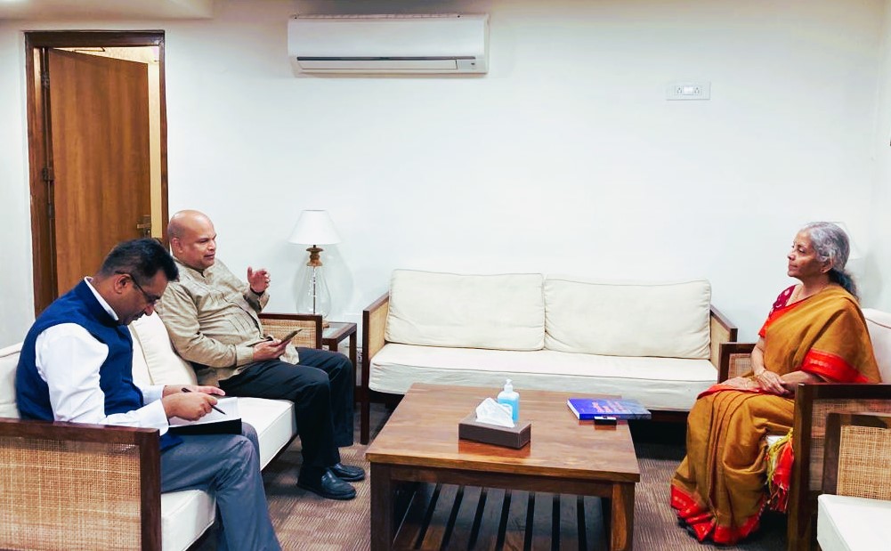 <strong>High Commissioner Moragoda meets Finance Minister Sitharaman to discuss way forward in bilateral economic cooperation</strong>