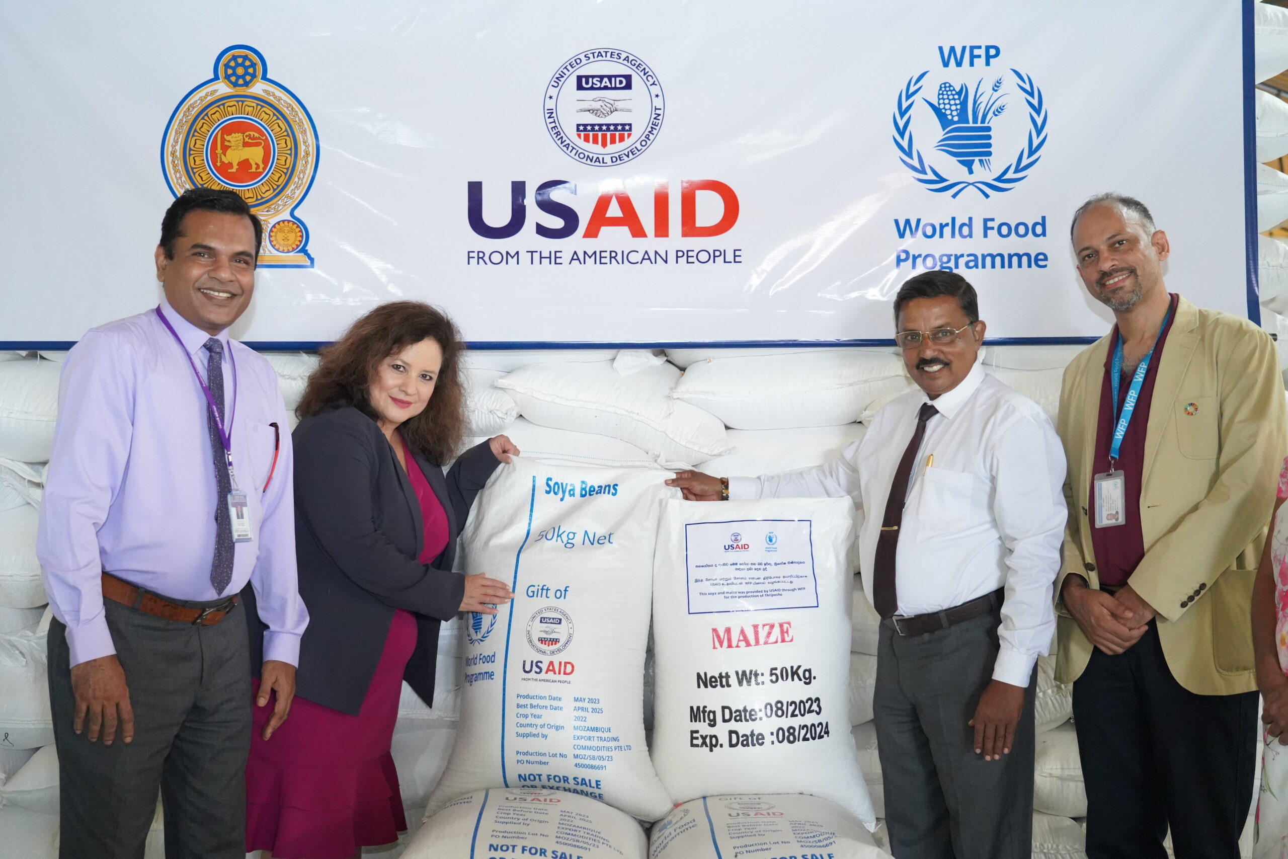 Asta Zinbo, Director of the Office of Governance and Vulnerable Populations, USAID hands over packs of soya and maize to Deepthi Kularathna, Chairman, Sri Lanka Thriposha Limited, in the presence of W.W.S. Mangala, Director of the Partnerships Secretariat for WFP Cooperation and Gerard Rebello, Deputy Country Director of WFP Sri Lanka.