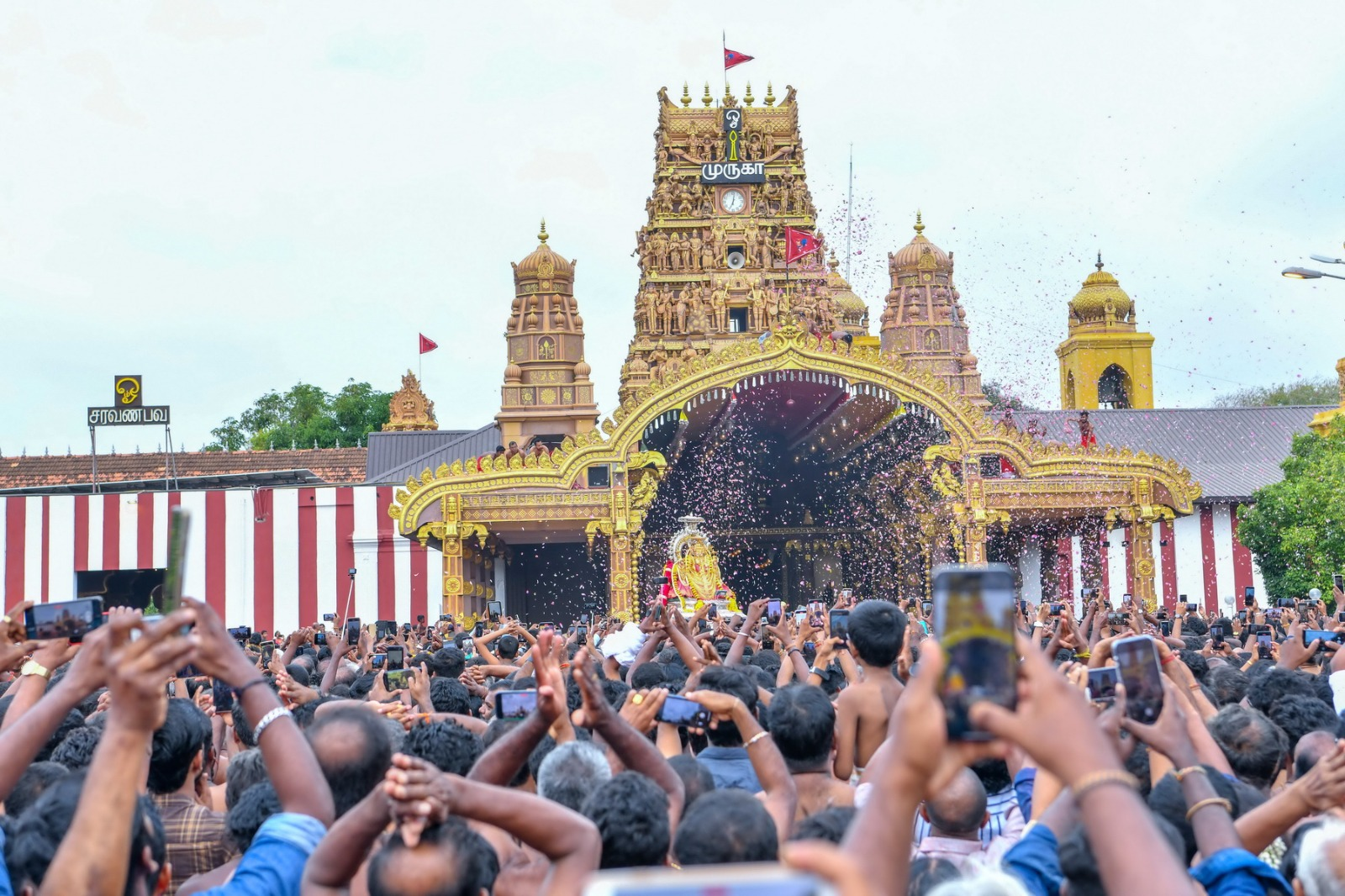 Sagala Ratnayaka joins the Chariot festival at Nallur Temple, Jaffna