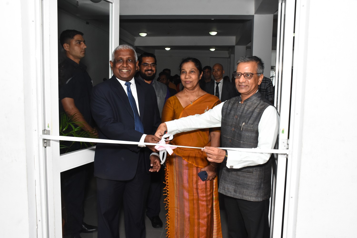 The first ever India-Alumni Art Exhibition – Chitralekha Inaugurated in Colombo