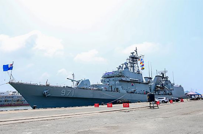 Korean destroyer ‘Gwanggaeto the Great’ arrives at Colombo Port