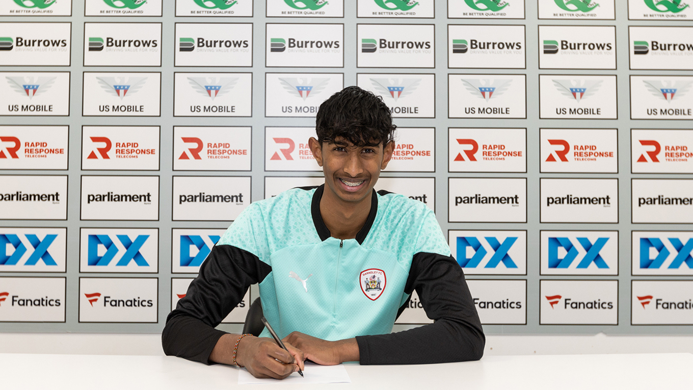 Sri Lankan midfielder Vimal Yoganathan signs professional deal with Barnsley