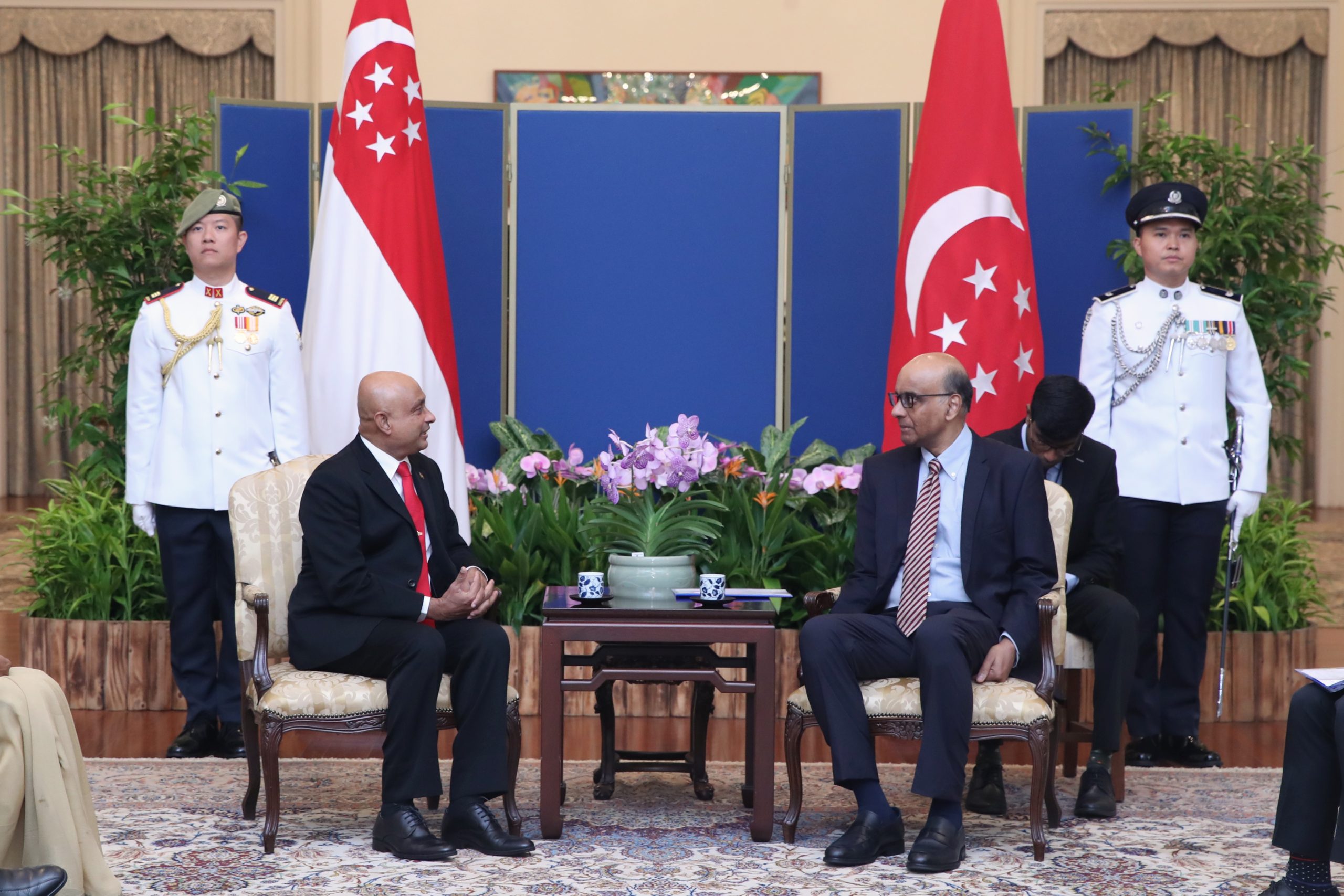 High Commissioner Senarath Dissanayake Presents Credentials to the President of Singapore